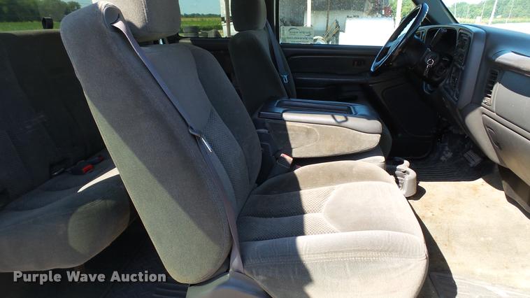 image for item DC2670 2006 Chevrolet Silverado 2500HD Ext. Cab pickup truck