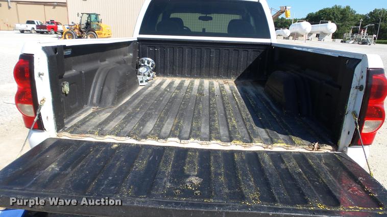 image for item DC2670 2006 Chevrolet Silverado 2500HD Ext. Cab pickup truck