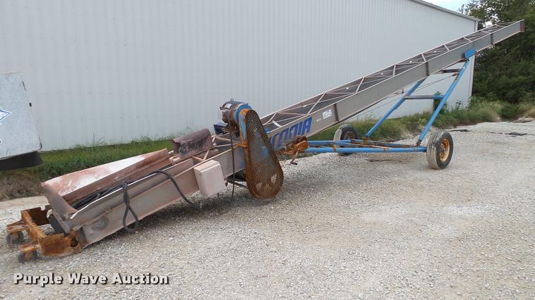 image for item DC2672 Waconia fertilizer conveyor