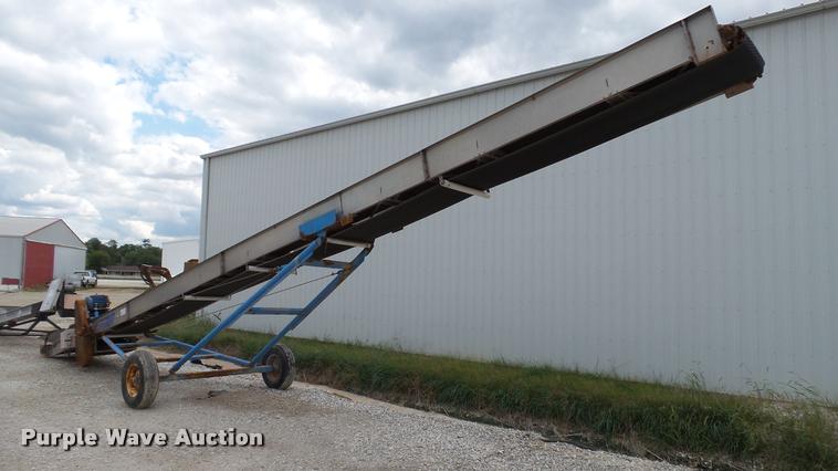 image for item DC2672 Waconia fertilizer conveyor