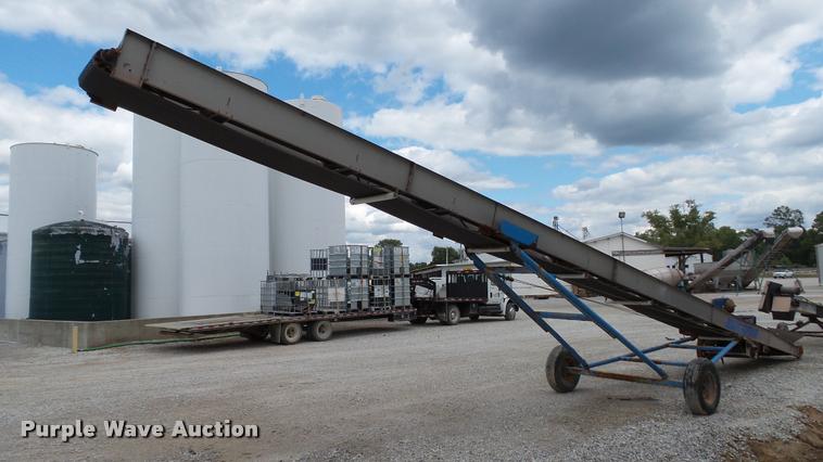 image for item DC2672 Waconia fertilizer conveyor