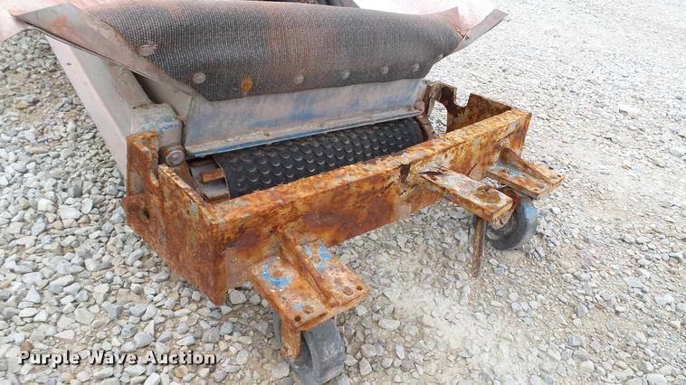 image for item DC2672 Waconia fertilizer conveyor