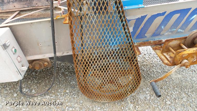 image for item DC2672 Waconia fertilizer conveyor