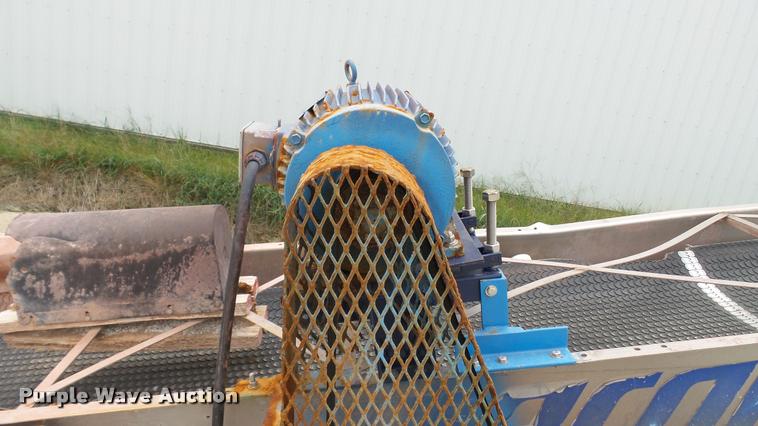 image for item DC2672 Waconia fertilizer conveyor