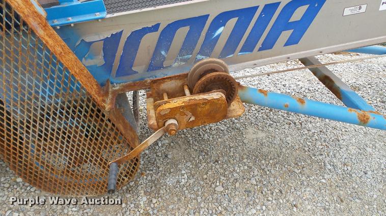 image for item DC2672 Waconia fertilizer conveyor