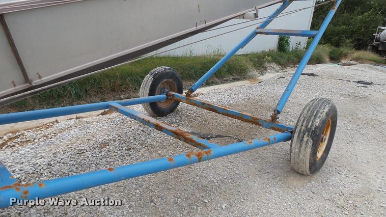 image for item DC2672 Waconia fertilizer conveyor