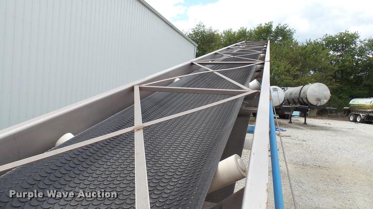 image for item DC2672 Waconia fertilizer conveyor