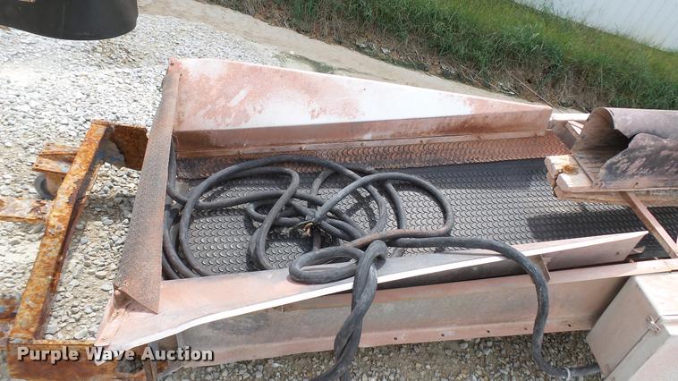 image for item DC2672 Waconia fertilizer conveyor