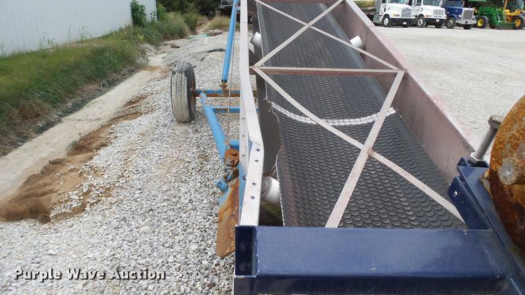 image for item DC2672 Waconia fertilizer conveyor