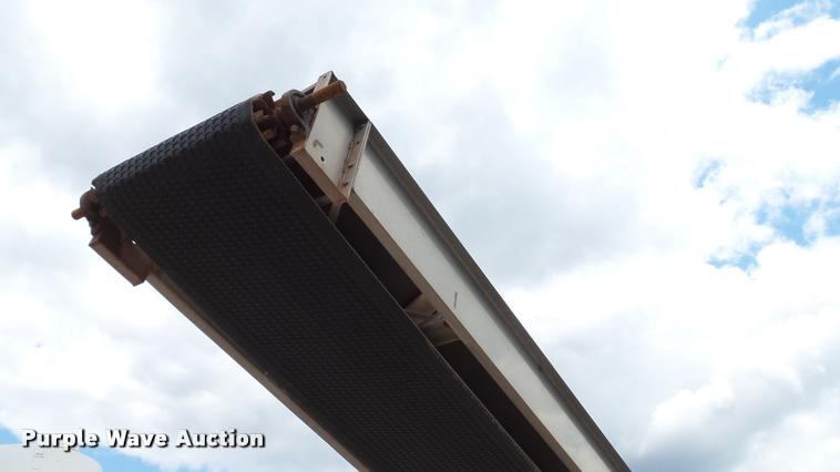 image for item DC2672 Waconia fertilizer conveyor