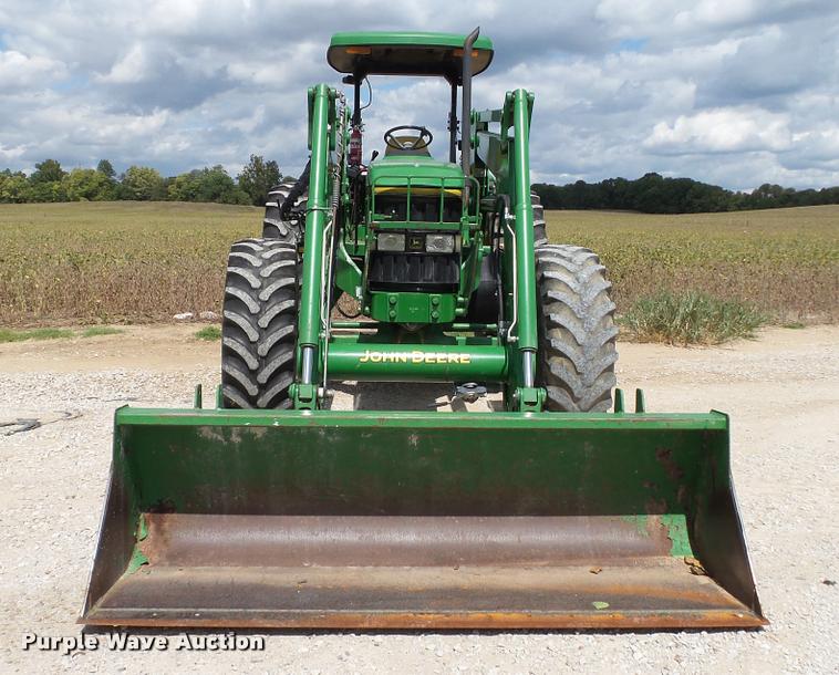 image for item DC2675 1995 John Deere 7200 MFWD tractor