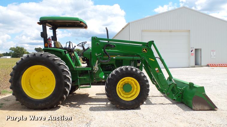 image for item DC2675 1995 John Deere 7200 MFWD tractor