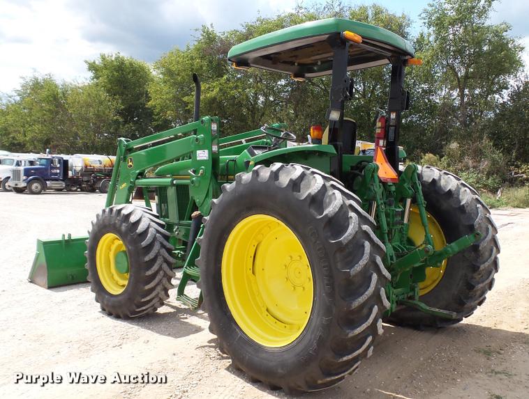 image for item DC2675 1995 John Deere 7200 MFWD tractor