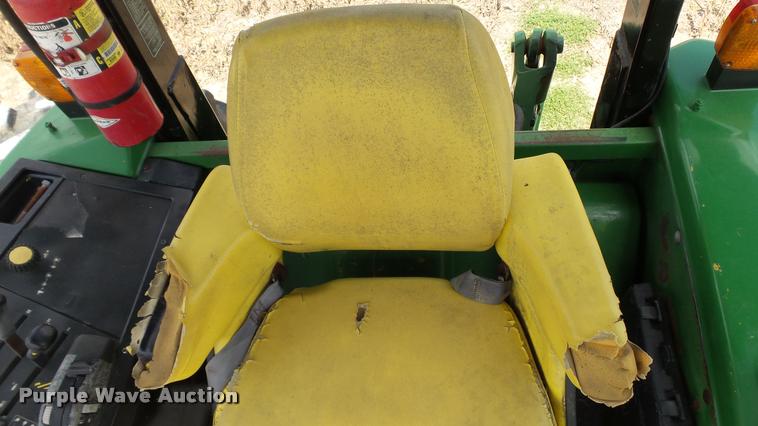 image for item DC2675 1995 John Deere 7200 MFWD tractor