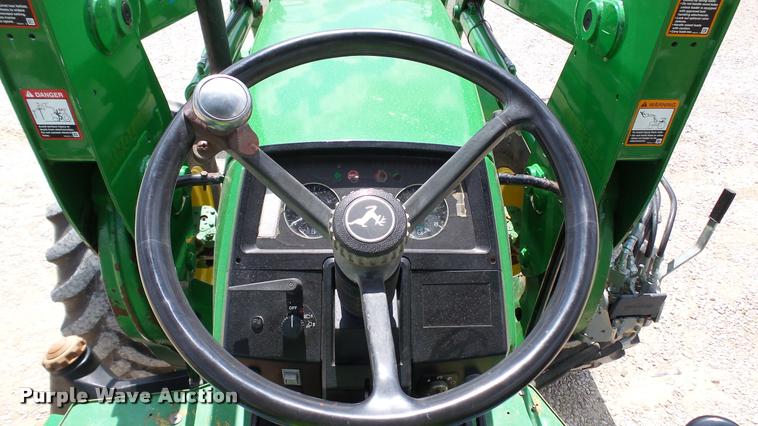 image for item DC2675 1995 John Deere 7200 MFWD tractor