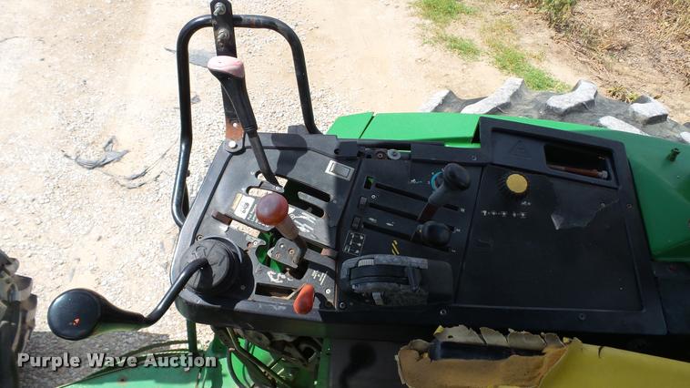 image for item DC2675 1995 John Deere 7200 MFWD tractor
