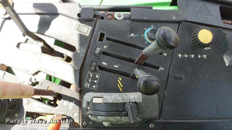 image for item DC2675 1995 John Deere 7200 MFWD tractor