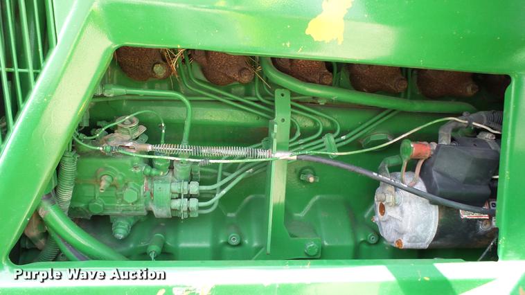 image for item DC2675 1995 John Deere 7200 MFWD tractor