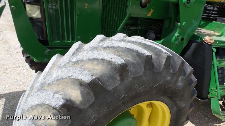 image for item DC2675 1995 John Deere 7200 MFWD tractor