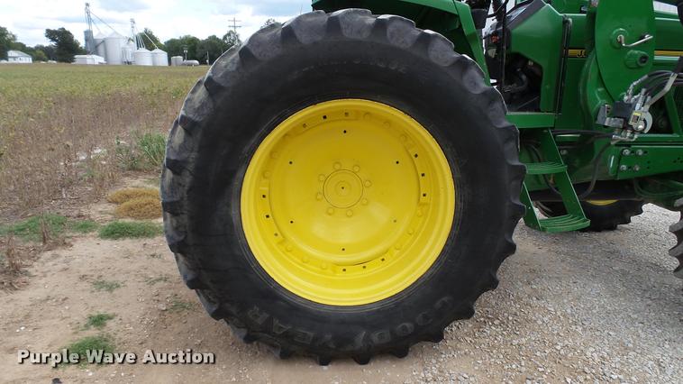 image for item DC2675 1995 John Deere 7200 MFWD tractor