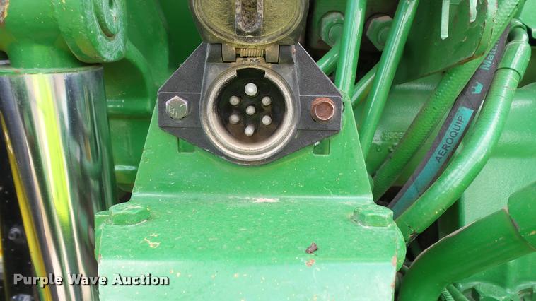 image for item DC2675 1995 John Deere 7200 MFWD tractor