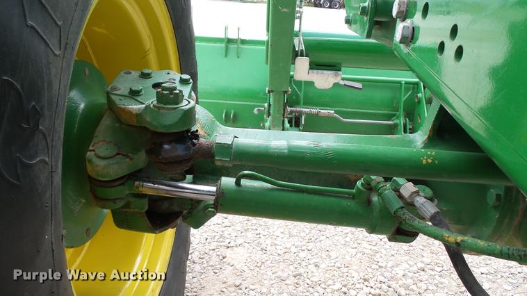 image for item DC2675 1995 John Deere 7200 MFWD tractor