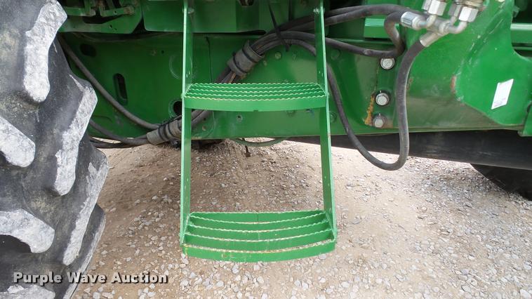 image for item DC2675 1995 John Deere 7200 MFWD tractor