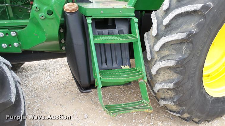 image for item DC2675 1995 John Deere 7200 MFWD tractor