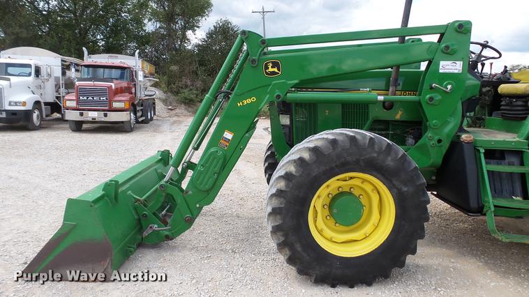 image for item DC2675 1995 John Deere 7200 MFWD tractor