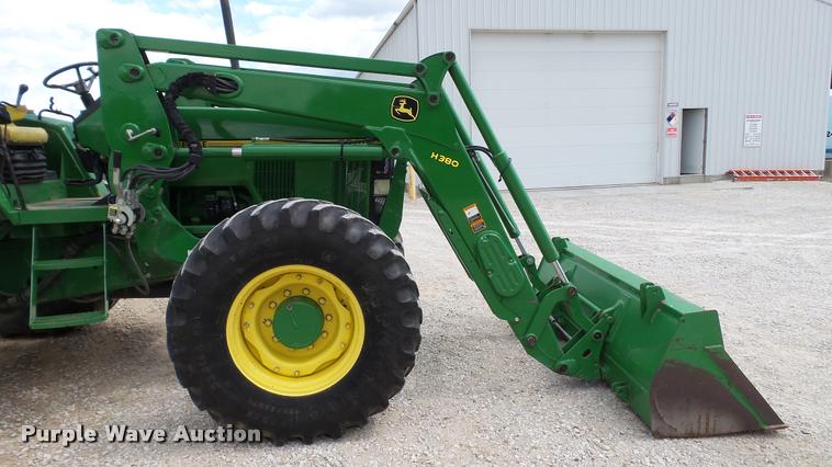 image for item DC2675 1995 John Deere 7200 MFWD tractor