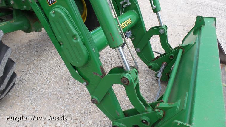 image for item DC2675 1995 John Deere 7200 MFWD tractor