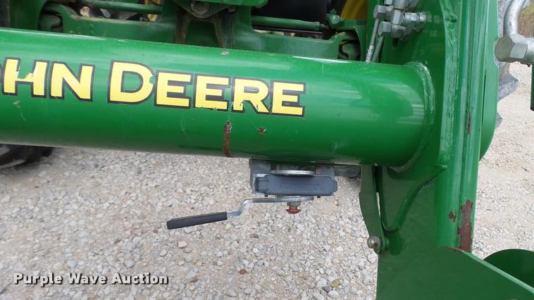 image for item DC2675 1995 John Deere 7200 MFWD tractor