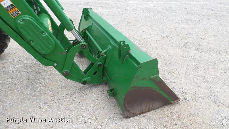 image for item DC2675 1995 John Deere 7200 MFWD tractor