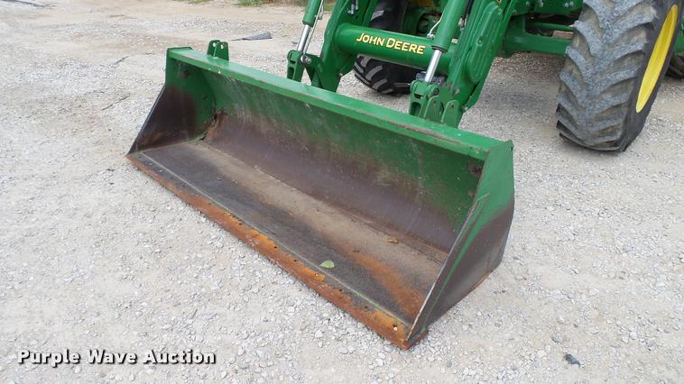 image for item DC2675 1995 John Deere 7200 MFWD tractor