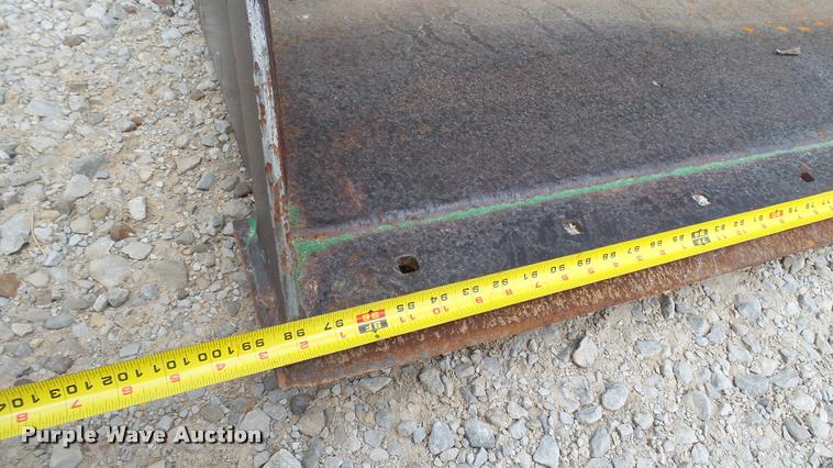 image for item DC2675 1995 John Deere 7200 MFWD tractor