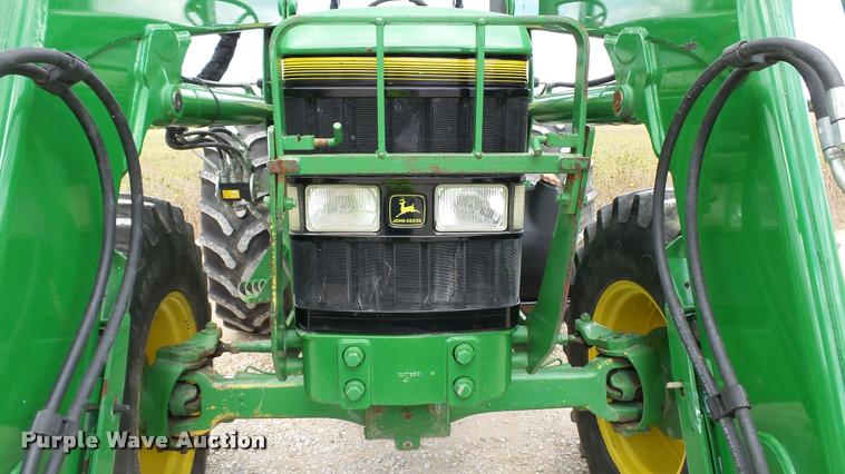 image for item DC2675 1995 John Deere 7200 MFWD tractor