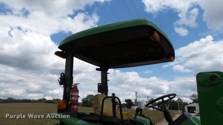 image for item DC2675 1995 John Deere 7200 MFWD tractor