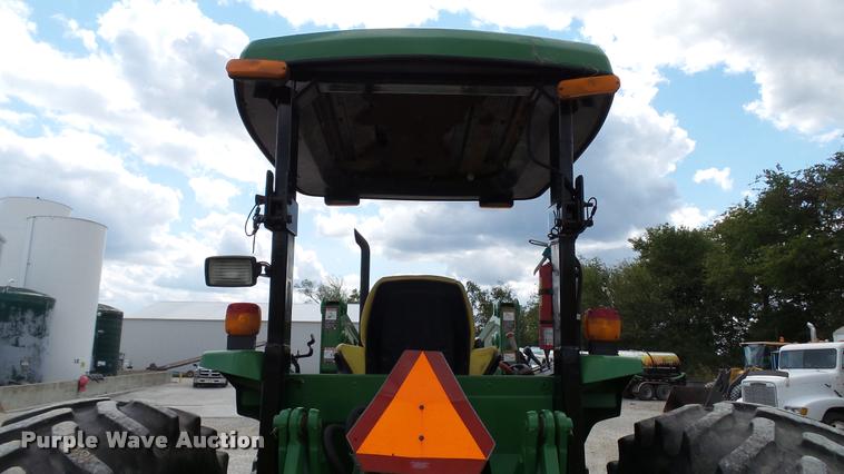 image for item DC2675 1995 John Deere 7200 MFWD tractor