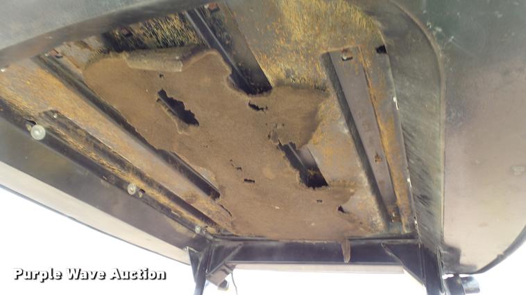 image for item DC2675 1995 John Deere 7200 MFWD tractor