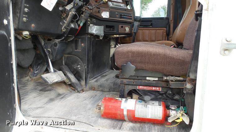 image for item DC2676 1995 Freightliner FLD112 seed tender truck