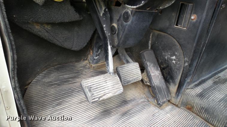 image for item DC2676 1995 Freightliner FLD112 seed tender truck