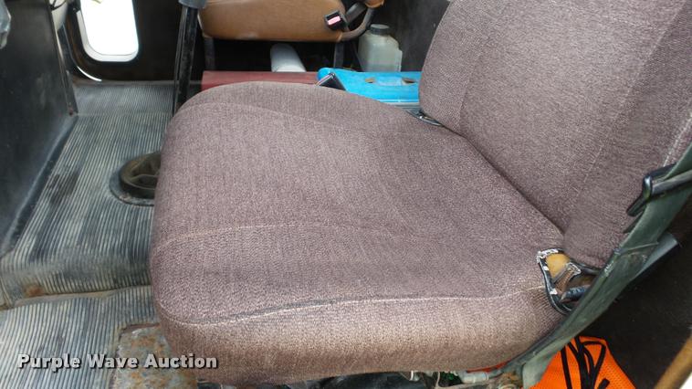 image for item DC2676 1995 Freightliner FLD112 seed tender truck