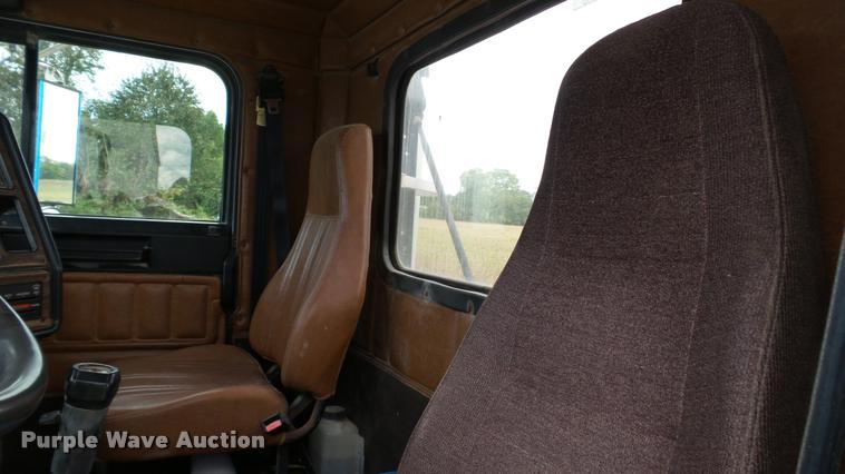 image for item DC2676 1995 Freightliner FLD112 seed tender truck