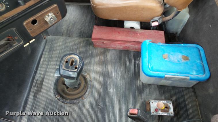 image for item DC2676 1995 Freightliner FLD112 seed tender truck