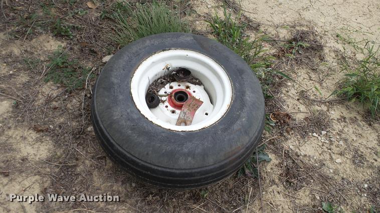 image for item DC2679 Anhydrous ammonia nurse tank running gear