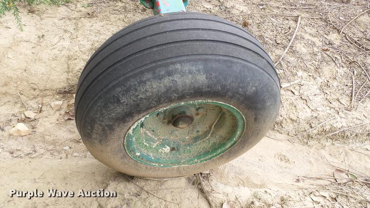 image for item DC2681 1999 anhydrous ammonia nurse tank running gear