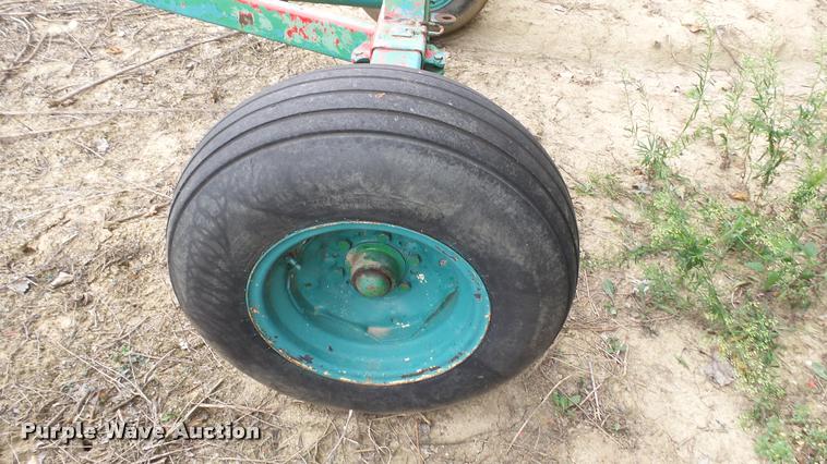 image for item DC2681 1999 anhydrous ammonia nurse tank running gear