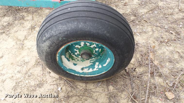 image for item DC2681 1999 anhydrous ammonia nurse tank running gear