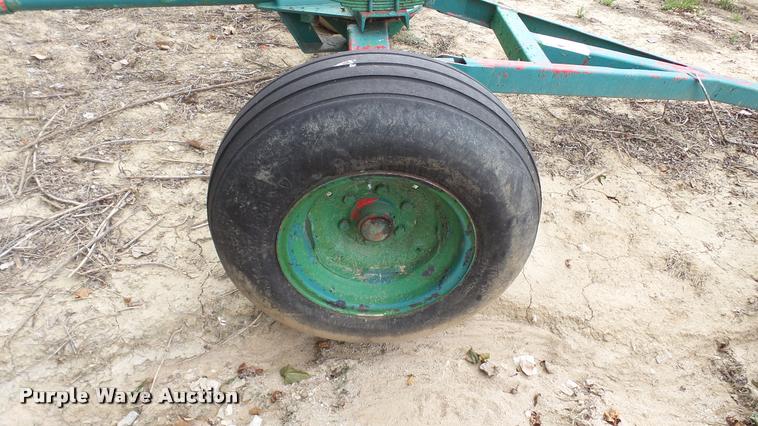 image for item DC2681 1999 anhydrous ammonia nurse tank running gear