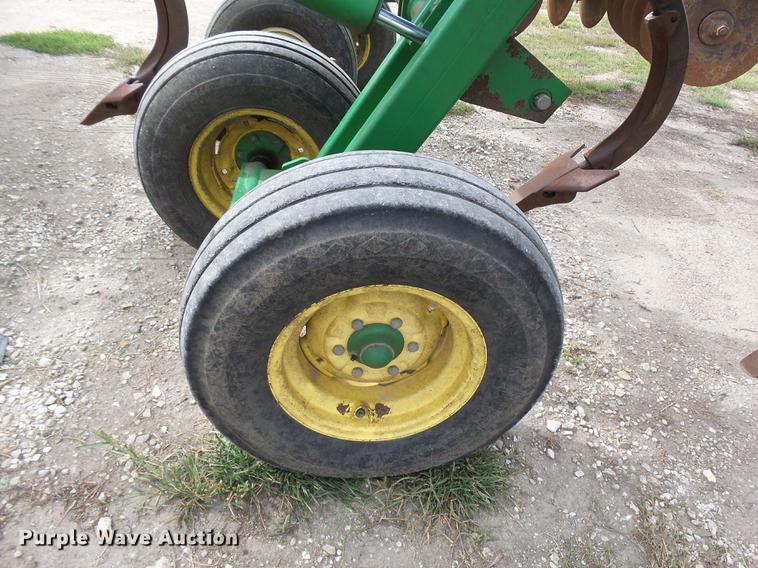 image for item DC6422 John Deere 512 disk ripper
